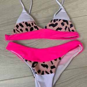 CHEETAH AND PINK BIKINI!!!